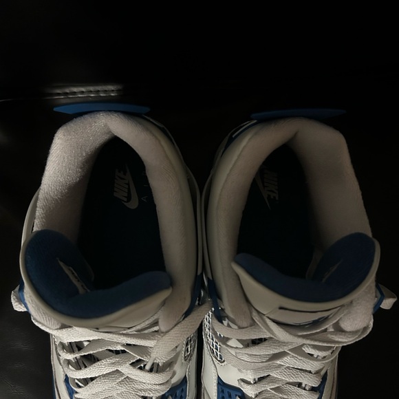 Jordan 4 Military Blue (2024) - Picture 2 of 10